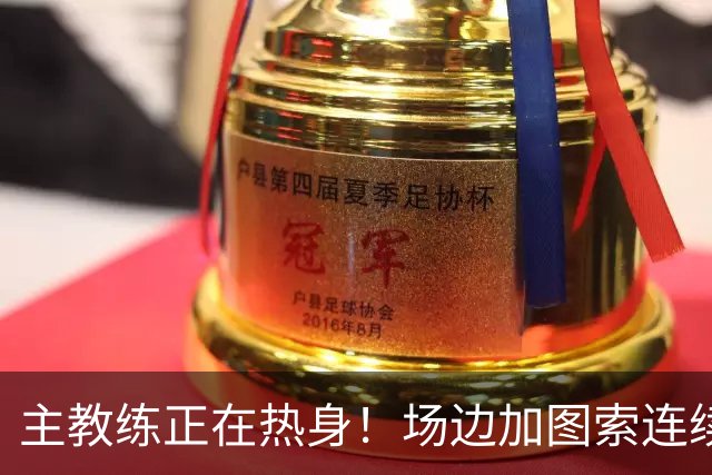 主教练正在热身！场边加图索连续颠球小秀脚法